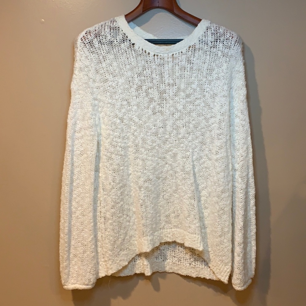 Gentle fawn white knit sweater